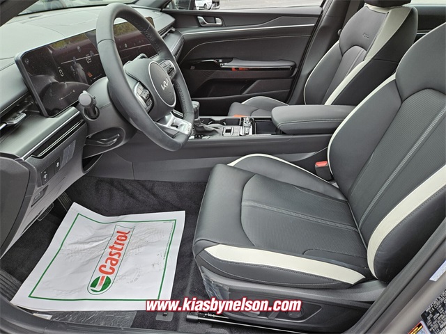 2025 Kia K5 GT-Line photo 5