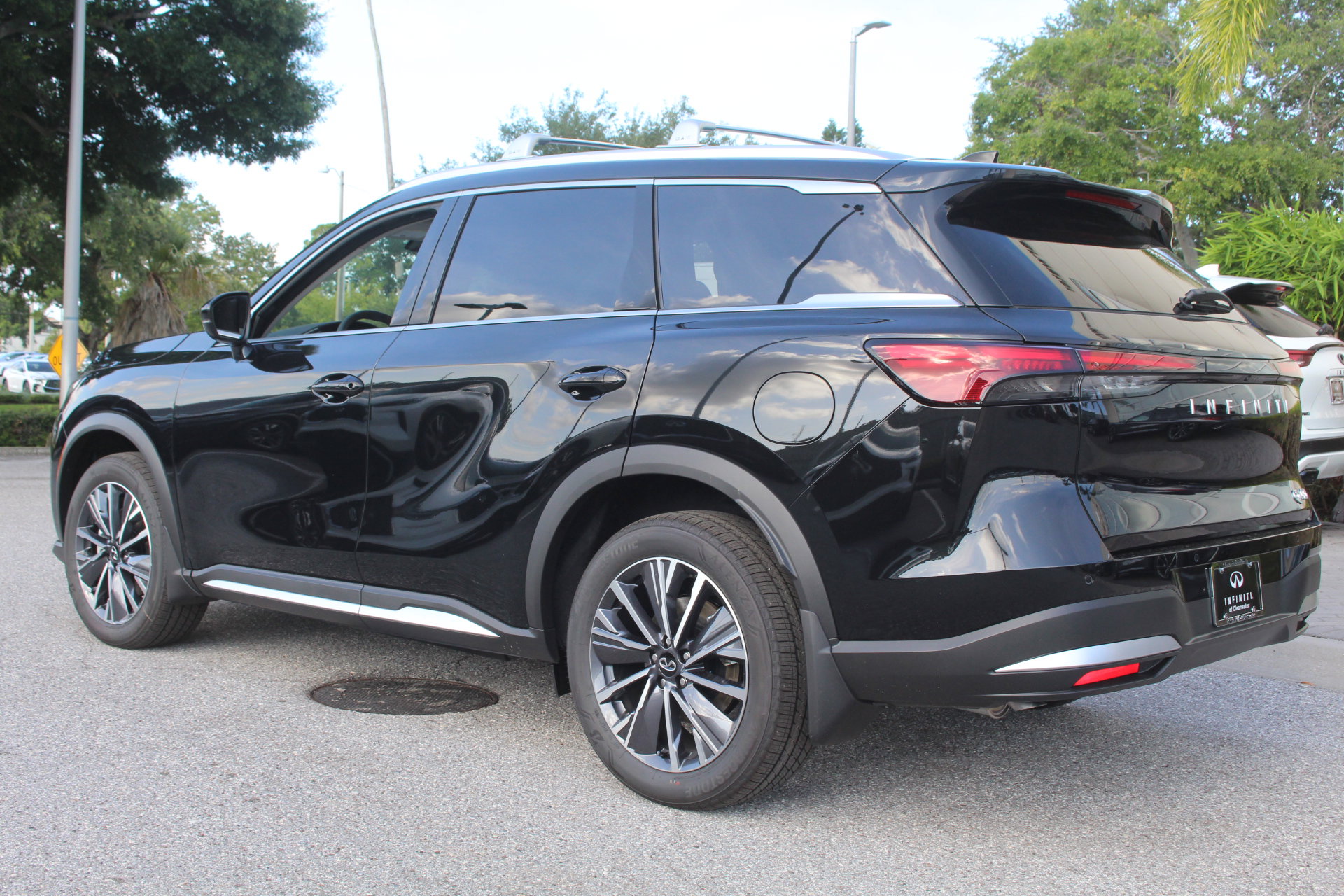 2026 Infiniti QX60 Luxe photo 3