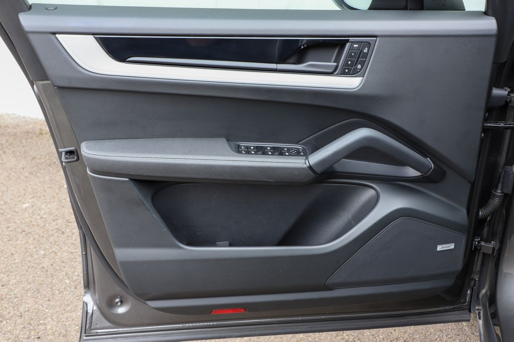 2024 Porsche Cayenne Coupe Base photo 29