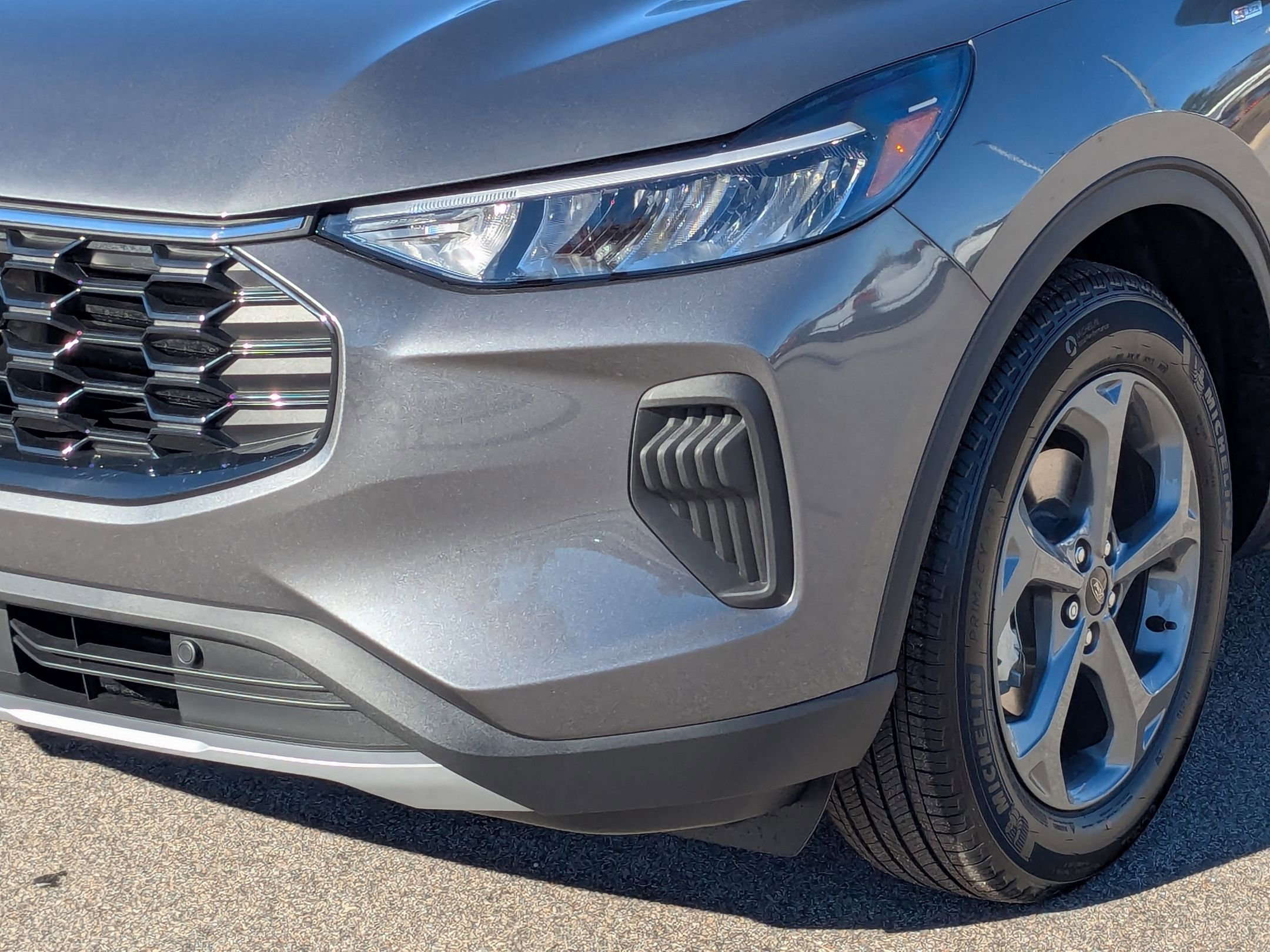 2026 Ford Escape ST-Line photo 2