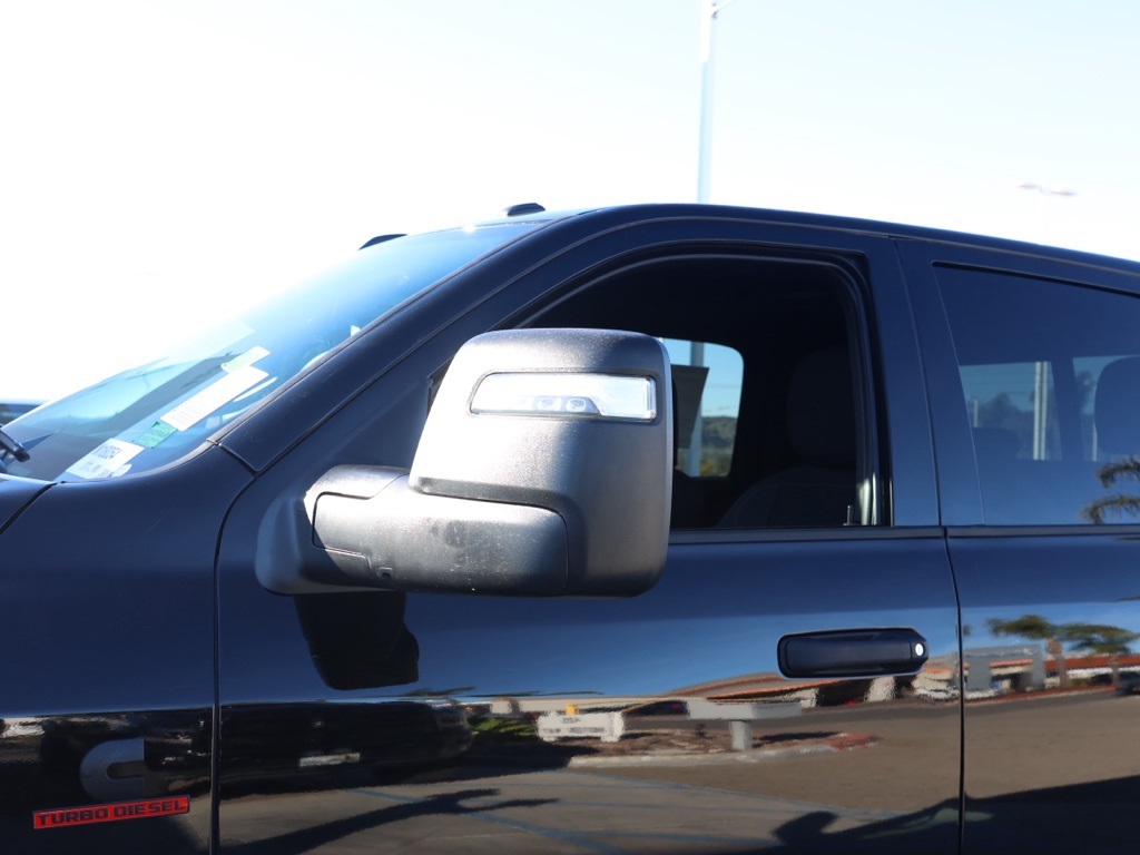 New 2026 Diamond Black Crystal Pearl-Coat Exterior Paint RAM Tradesman image 11