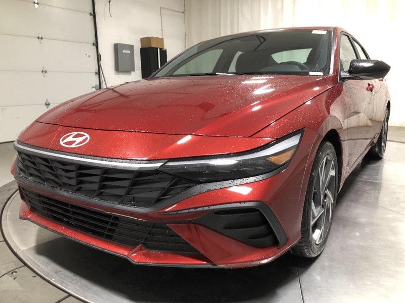 2025 Hyundai Elantra SEL Sport photo 3