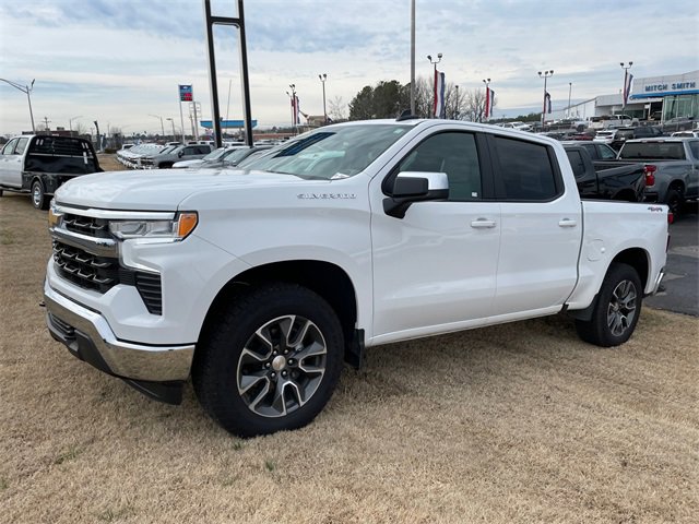 2024 Chevrolet Silverado 1500 LT photo 2