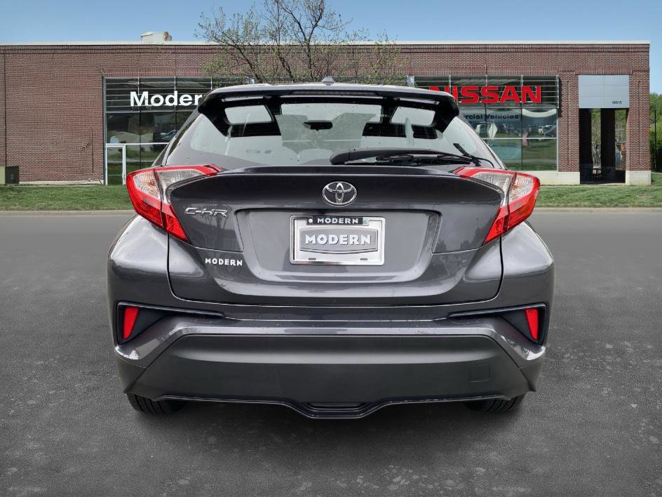 2020 Toyota C-HR LE photo 3
