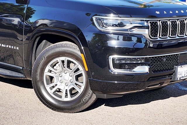 Used 2023 Black Jeep Base image 3