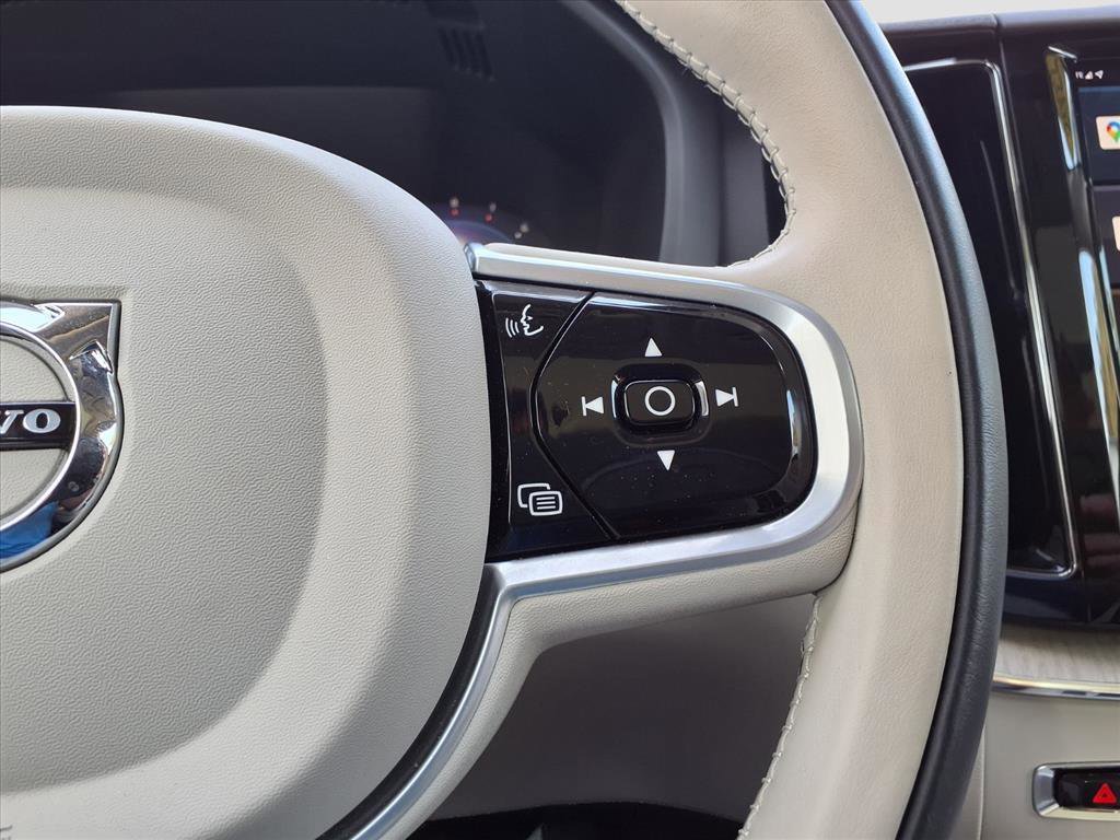 2022 Volvo XC60 B5 Inscription photo 22