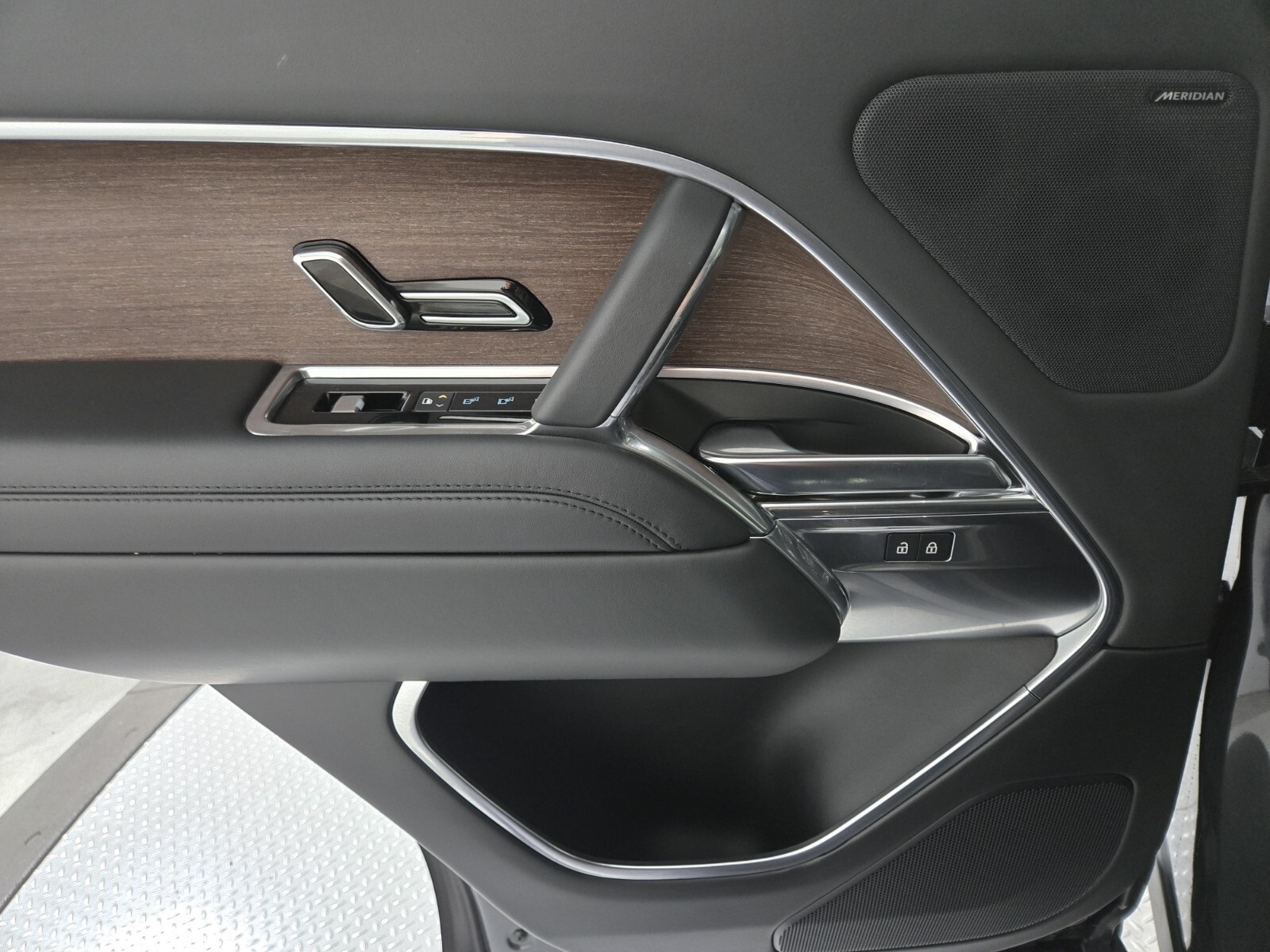 2023 Land Rover Range Rover SE photo 18