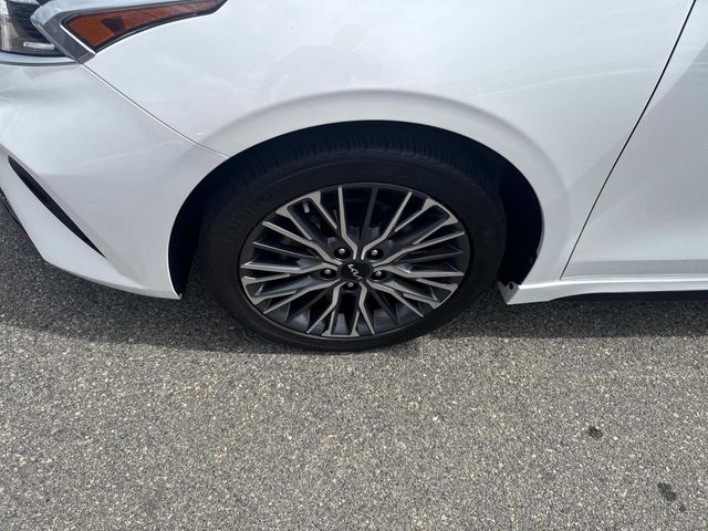 2022 Kia Forte GT-Line photo 11