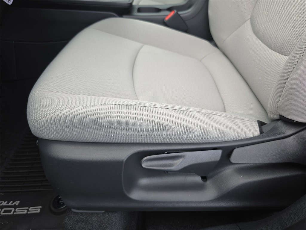 2026 Toyota Corolla Cross LE photo 26