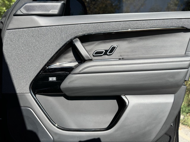 2025 Land Rover Range Rover Sport SE photo 17
