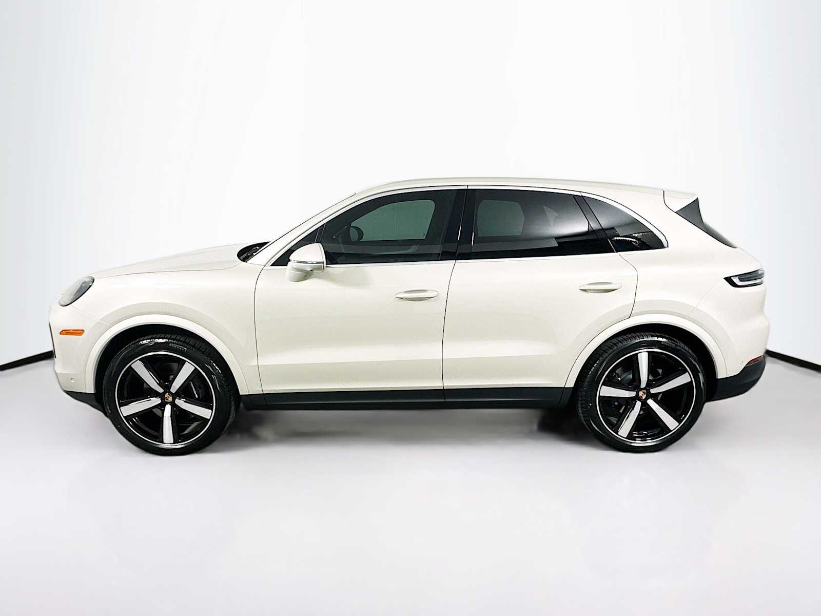 2025 Porsche Cayenne photo 2