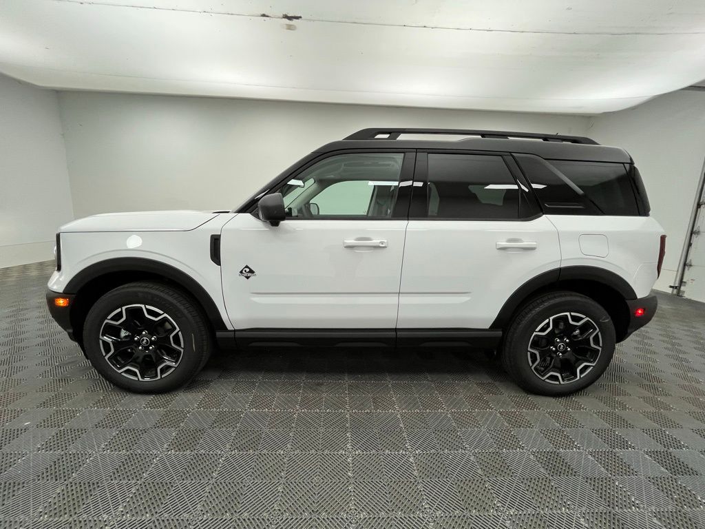 2025 Ford Bronco Sport Outer Banks photo 2