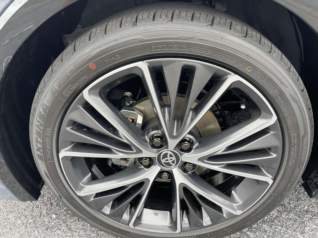 2025 Toyota Prius XLE photo 5