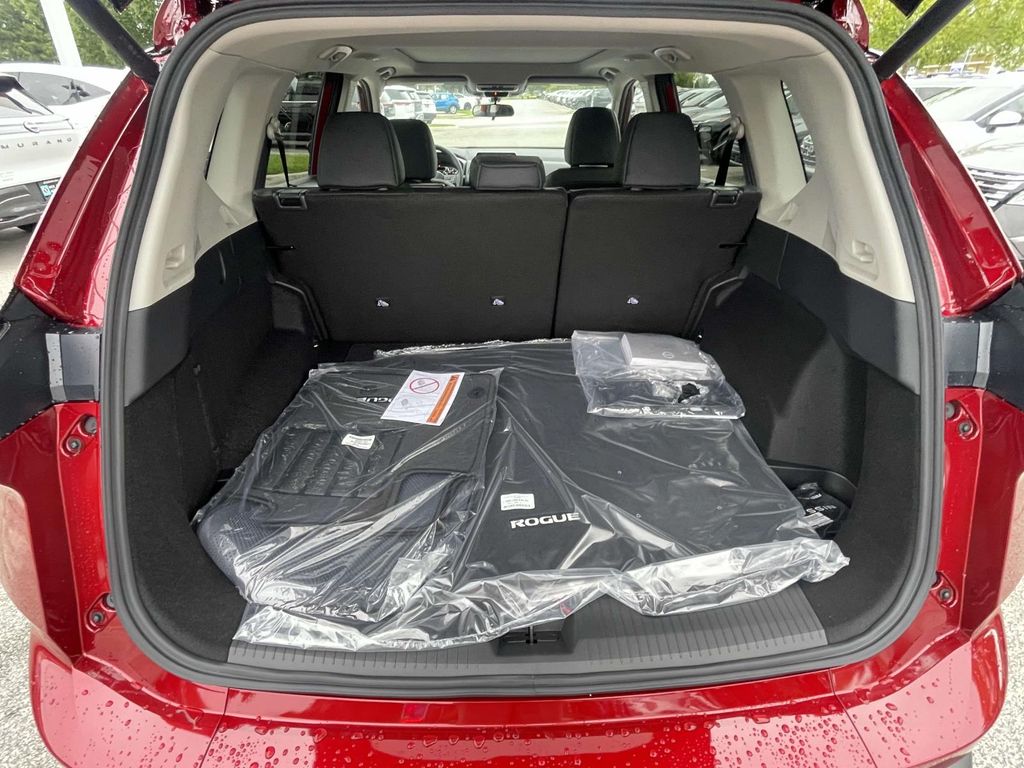 2026 Nissan Rogue SV photo 5