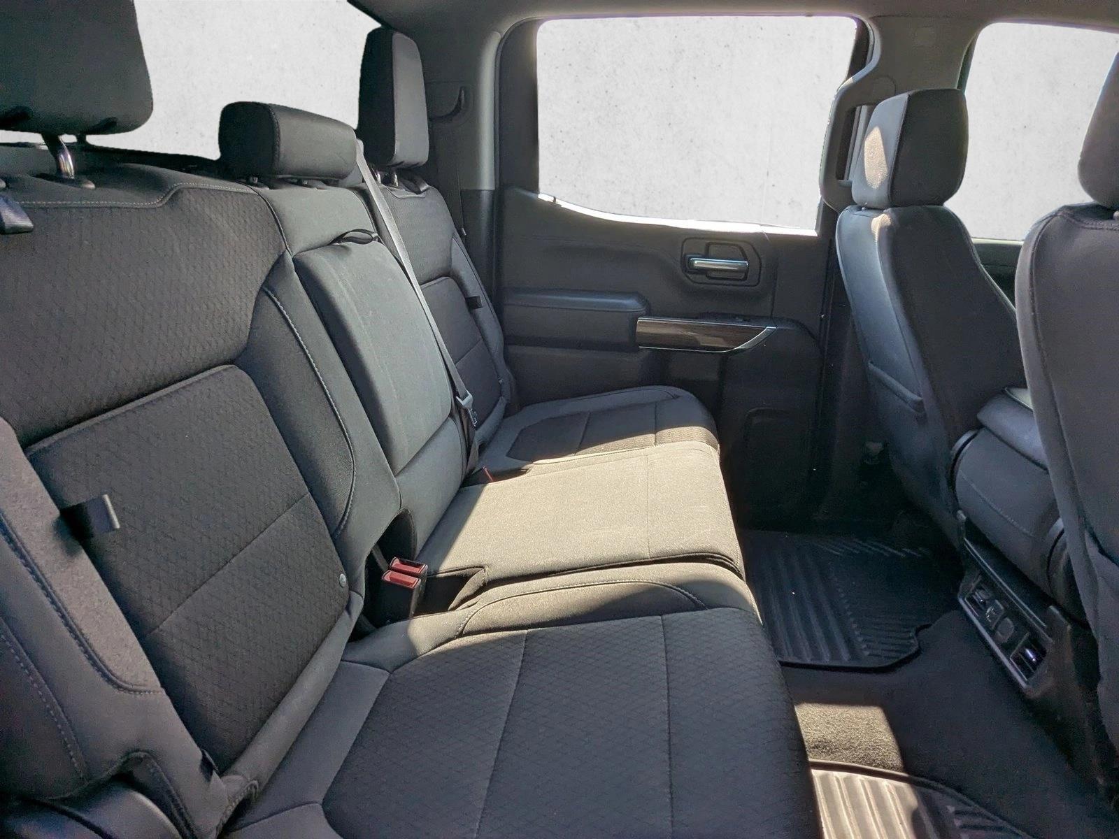 2019 Chevrolet Silverado RST photo 17
