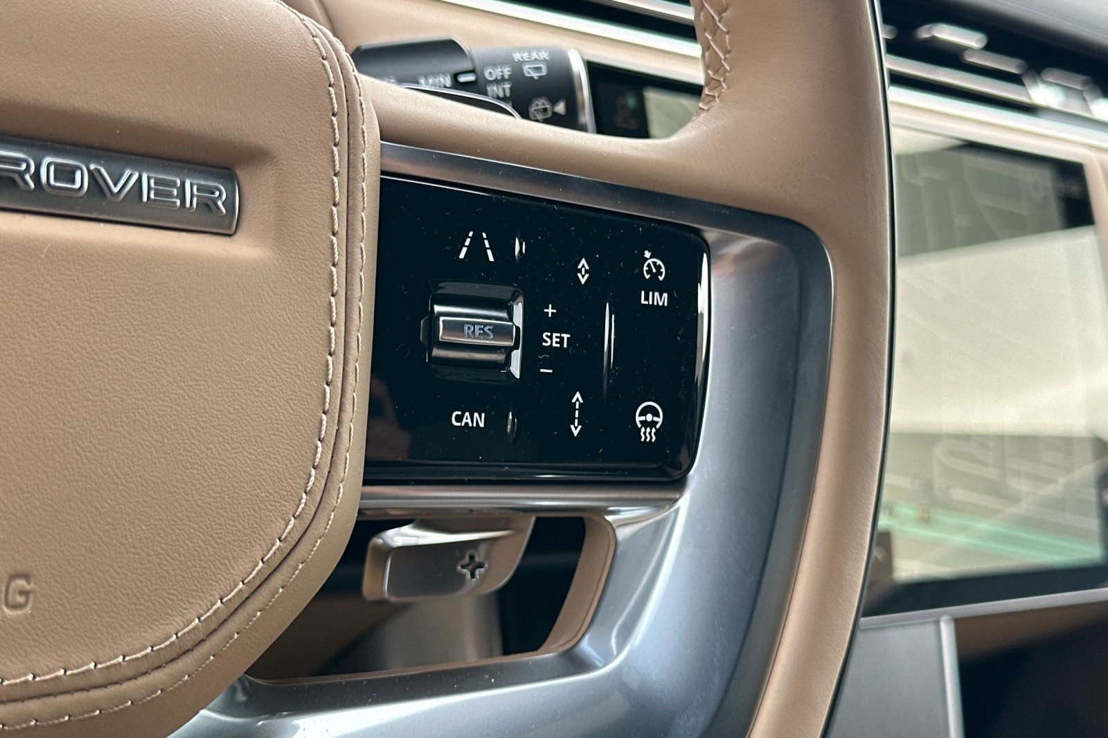 2025 Land Rover Range Rover SE photo 25
