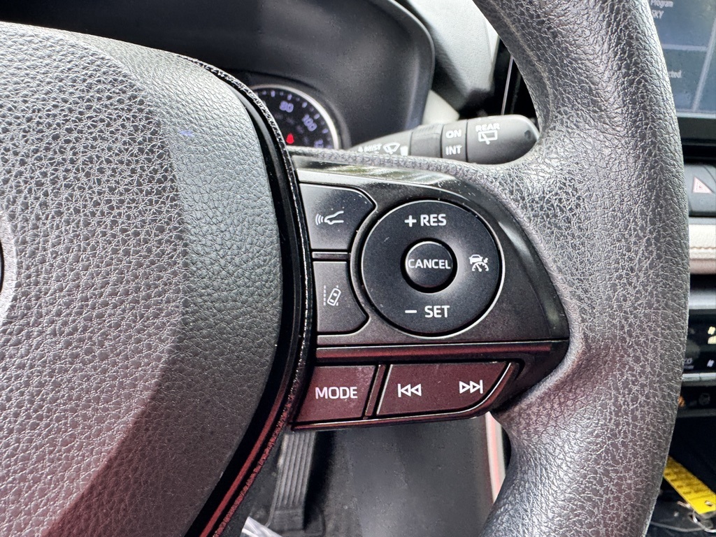 2020 Toyota RAV4 Hybrid XLE photo 23