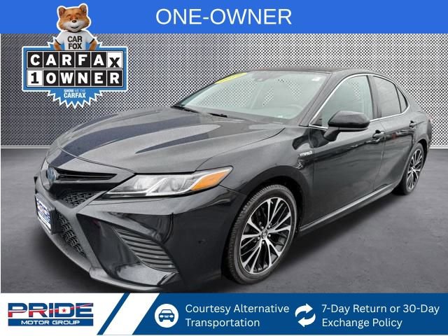 2019 Toyota Camry SE's photo