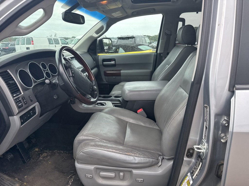 2013 Toyota Sequoia Platinum photo 4