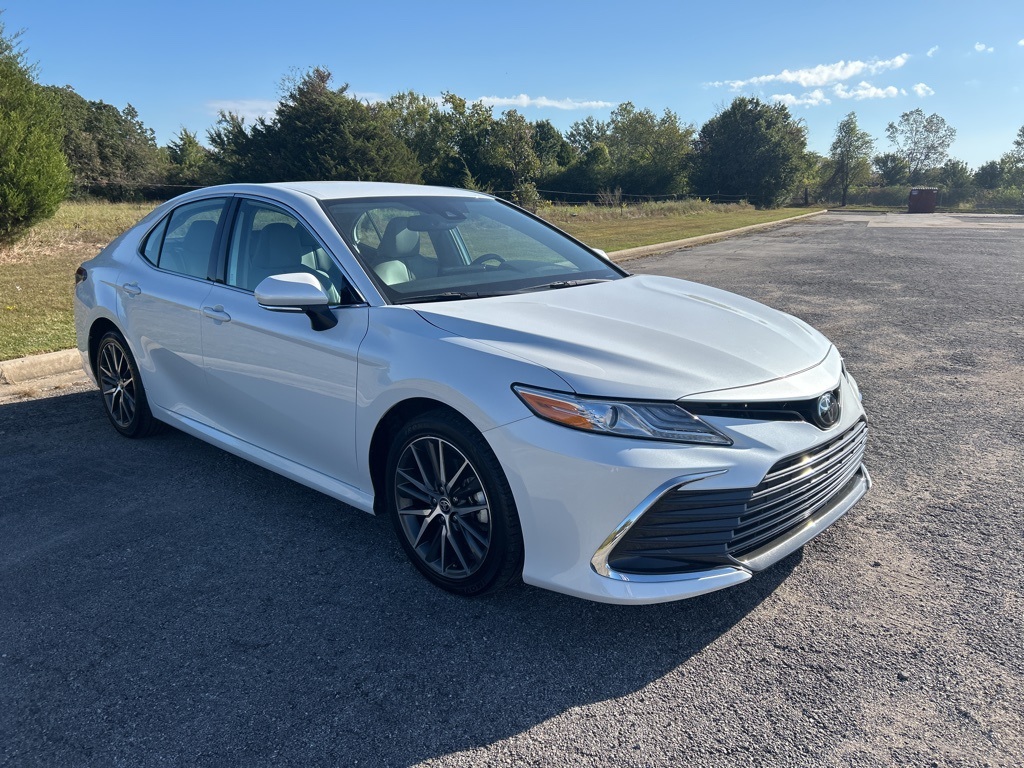 2024 Toyota Camry XLE photo 3