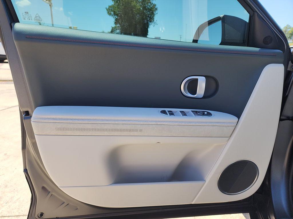 2023 Hyundai Ioniq 5 SEL photo 4