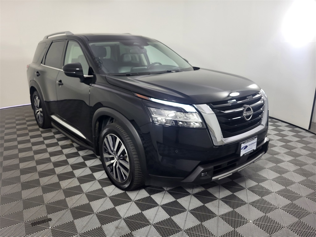 2022 Nissan Pathfinder Platinum photo 3