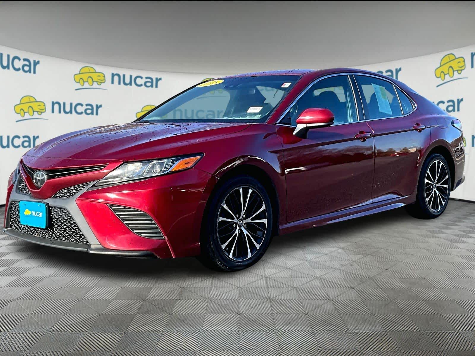 2018 Toyota Camry SE photo 3