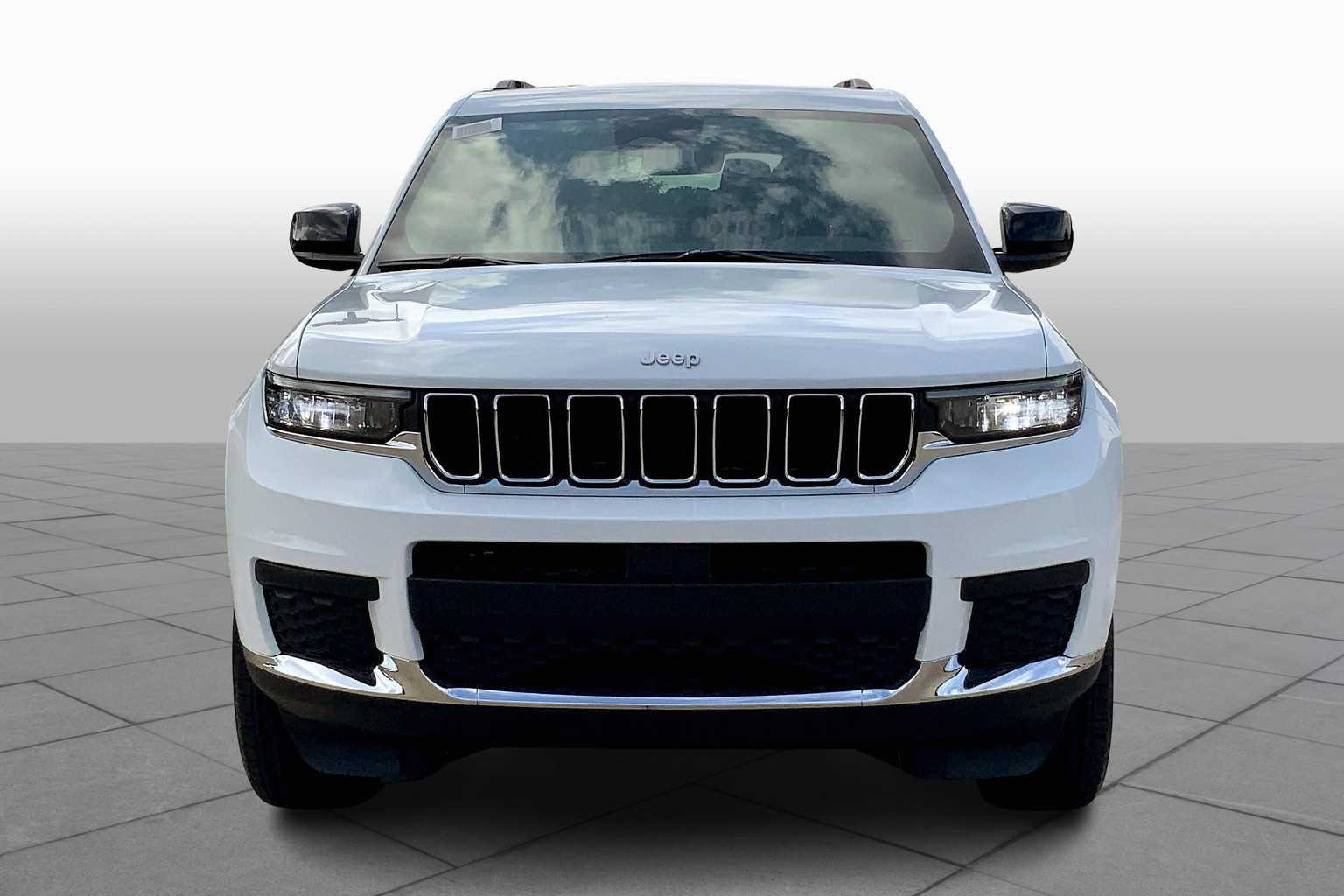 2025 Jeep Grand Cherokee Laredo photo 2
