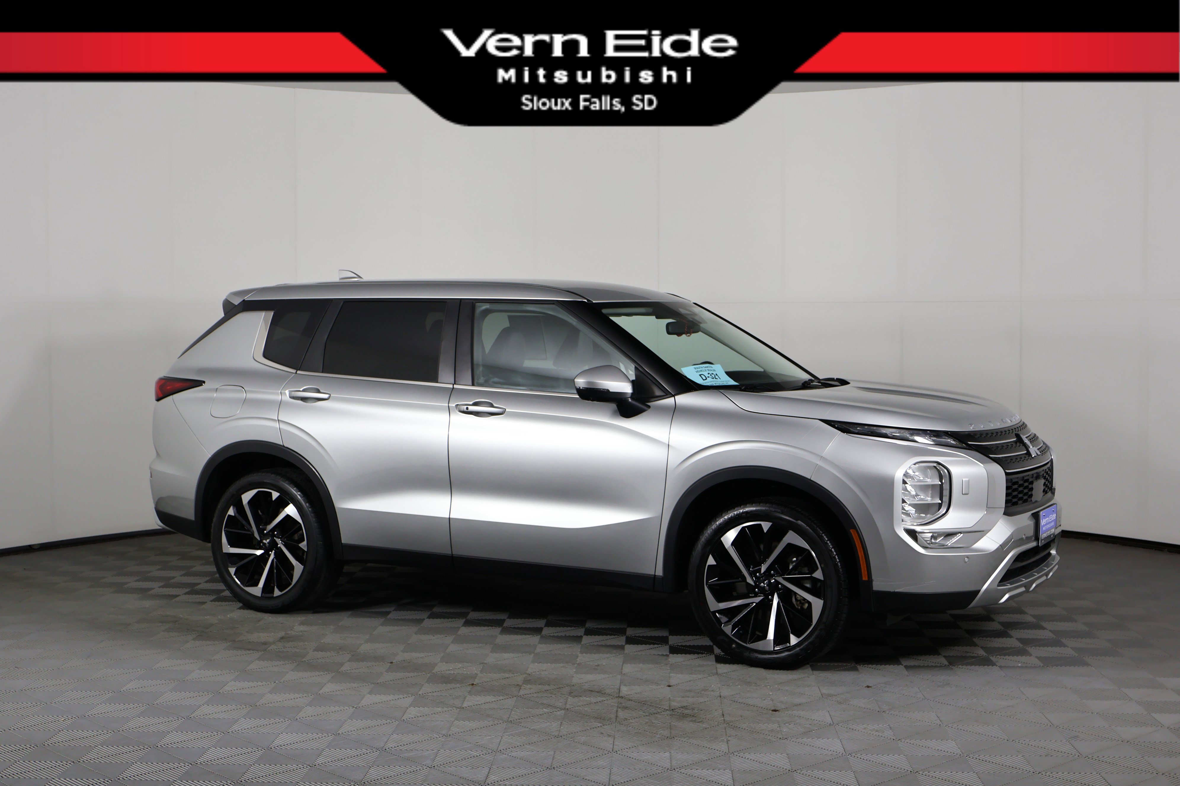 2022 Mitsubishi Outlander SE's photo