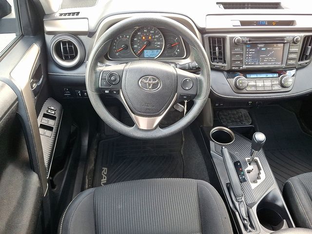 2015 Toyota RAV4 XLE photo 11