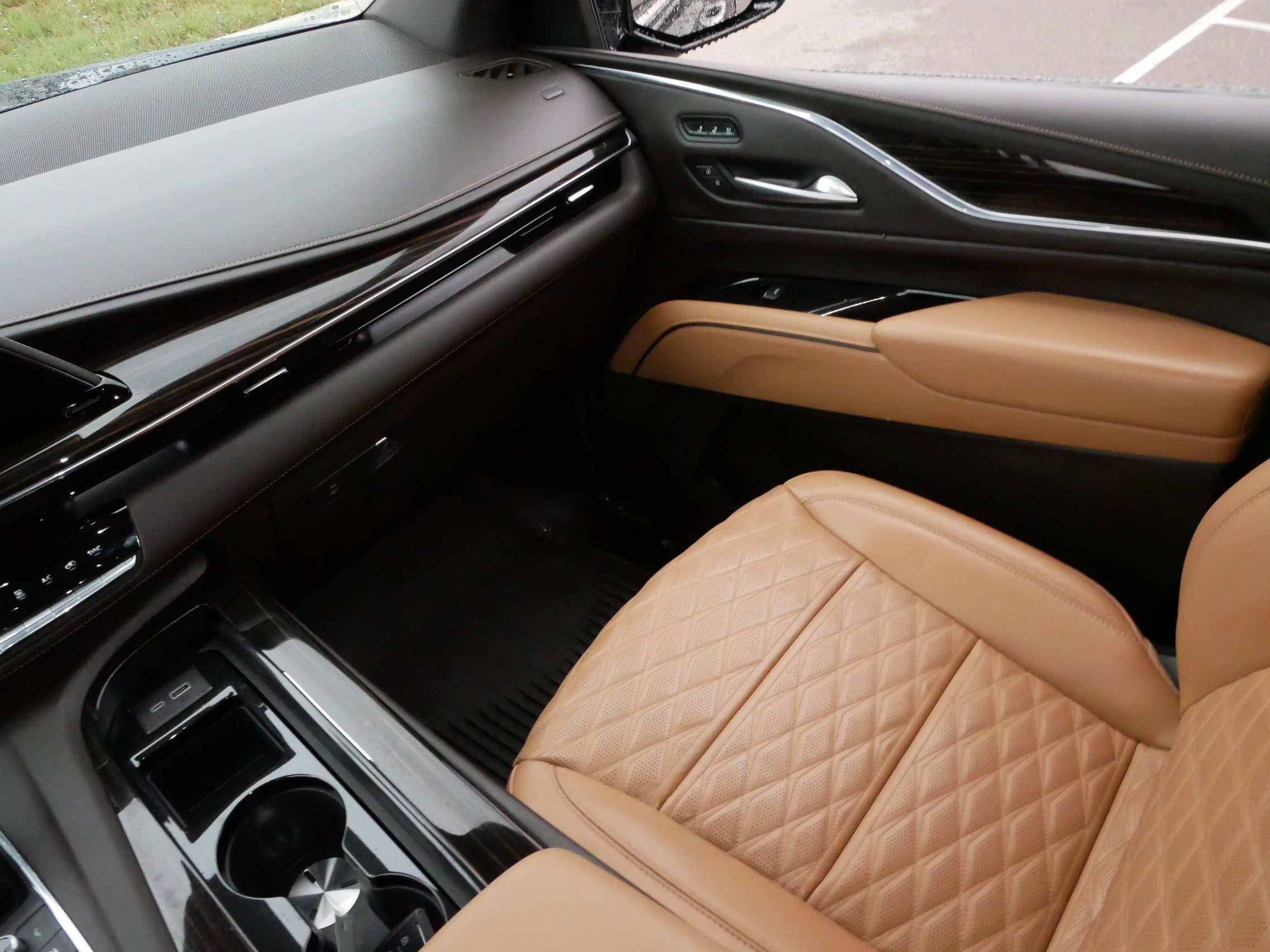2024 Cadillac Escalade Premium Luxury photo 9