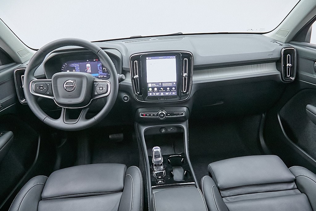 2026 VOLVO XC40 - Image 26