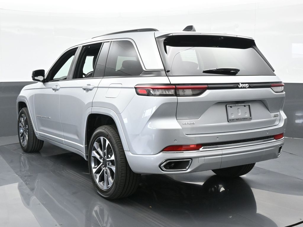 2024 Jeep Grand Cherokee Overland photo 4
