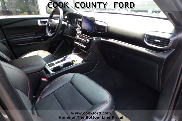 2024 Ford Explorer ST-Line photo 18