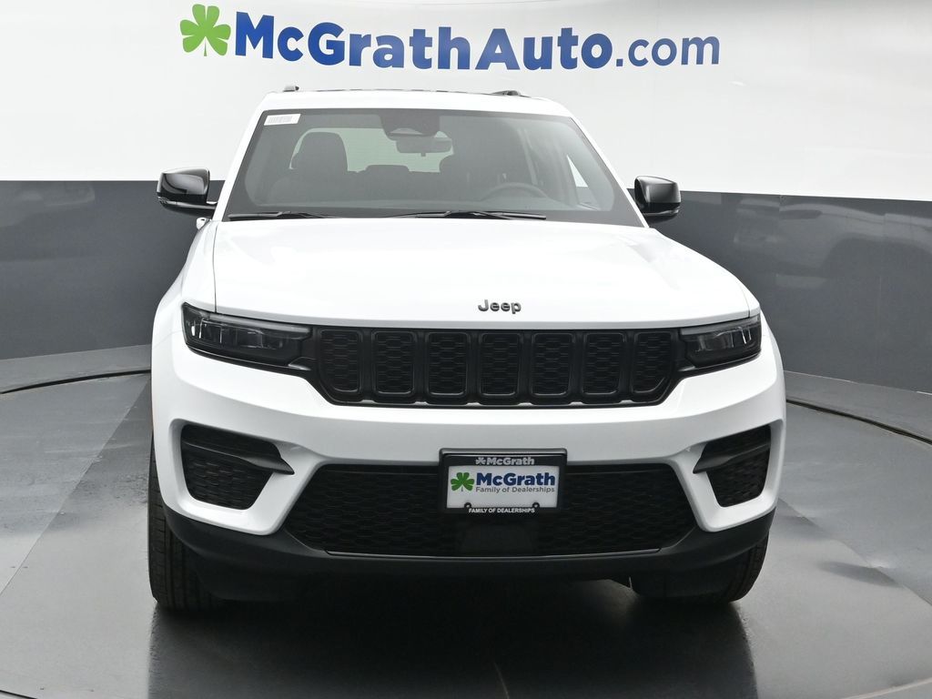 2025 Jeep Grand Cherokee Altitude photo 2