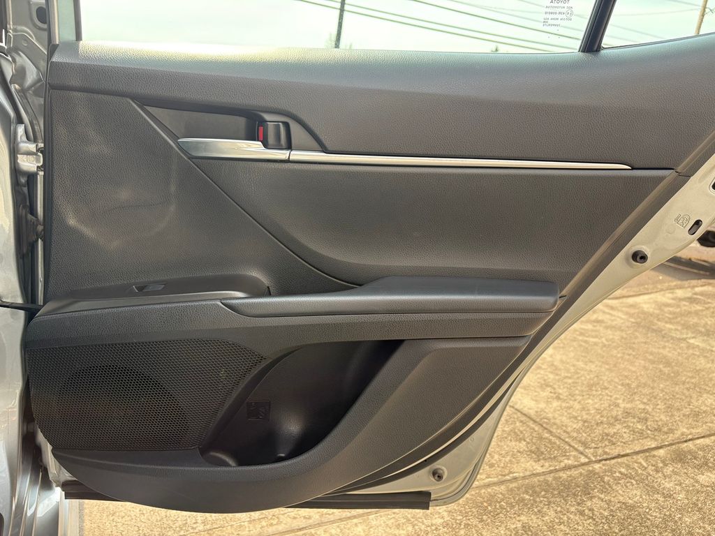 2021 Toyota Camry SE photo 29