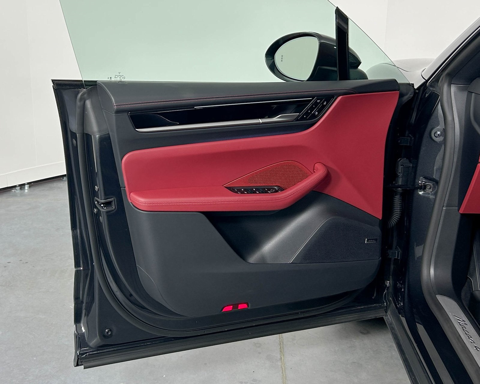 2024 Porsche Macan Electric 4 photo 14