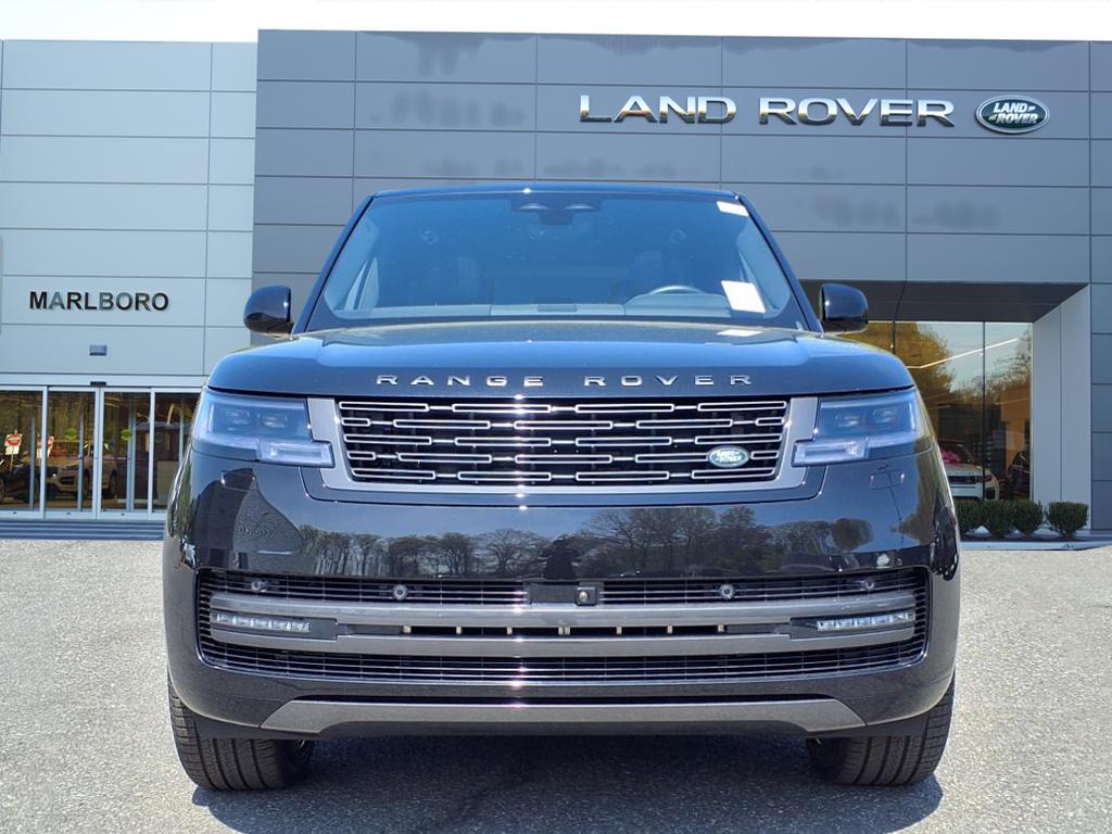 2025 Land Rover Range Rover SE photo 8