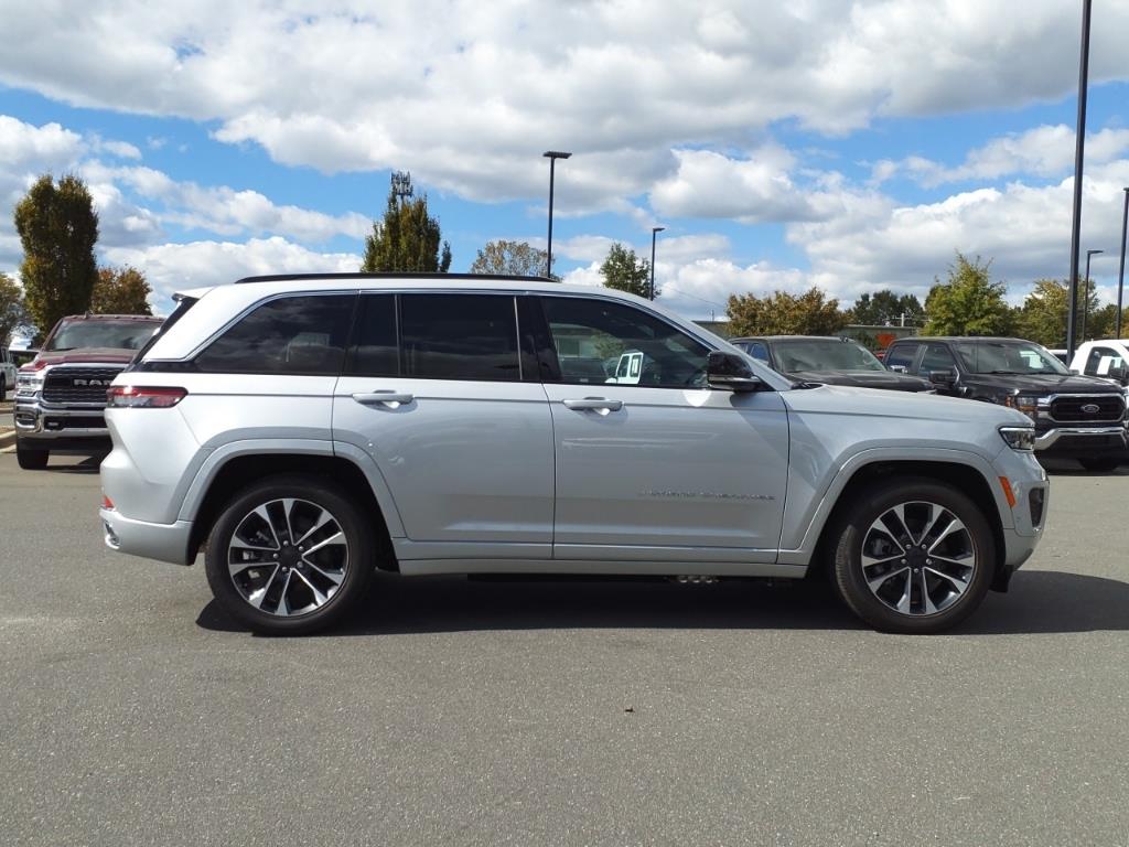 2024 Jeep Cherokee Overland 4xe photo 23