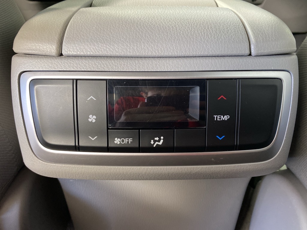 2018 Toyota Highlander LE photo 17