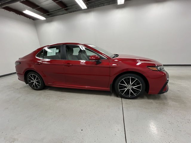 2022 Toyota Camry SE photo 9