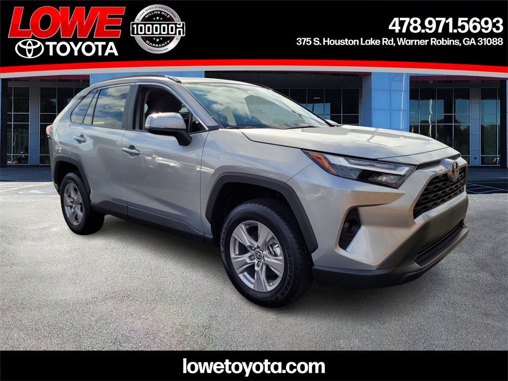 2025 Toyota RAV4 XLE's photo