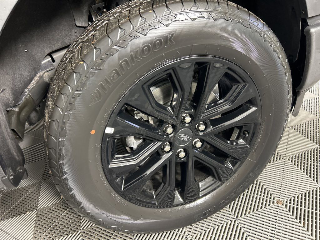 2025 Ford F-150 Lariat photo 4