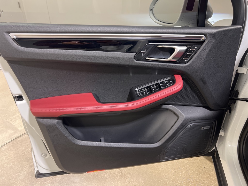 2023 Porsche Macan Base photo 8