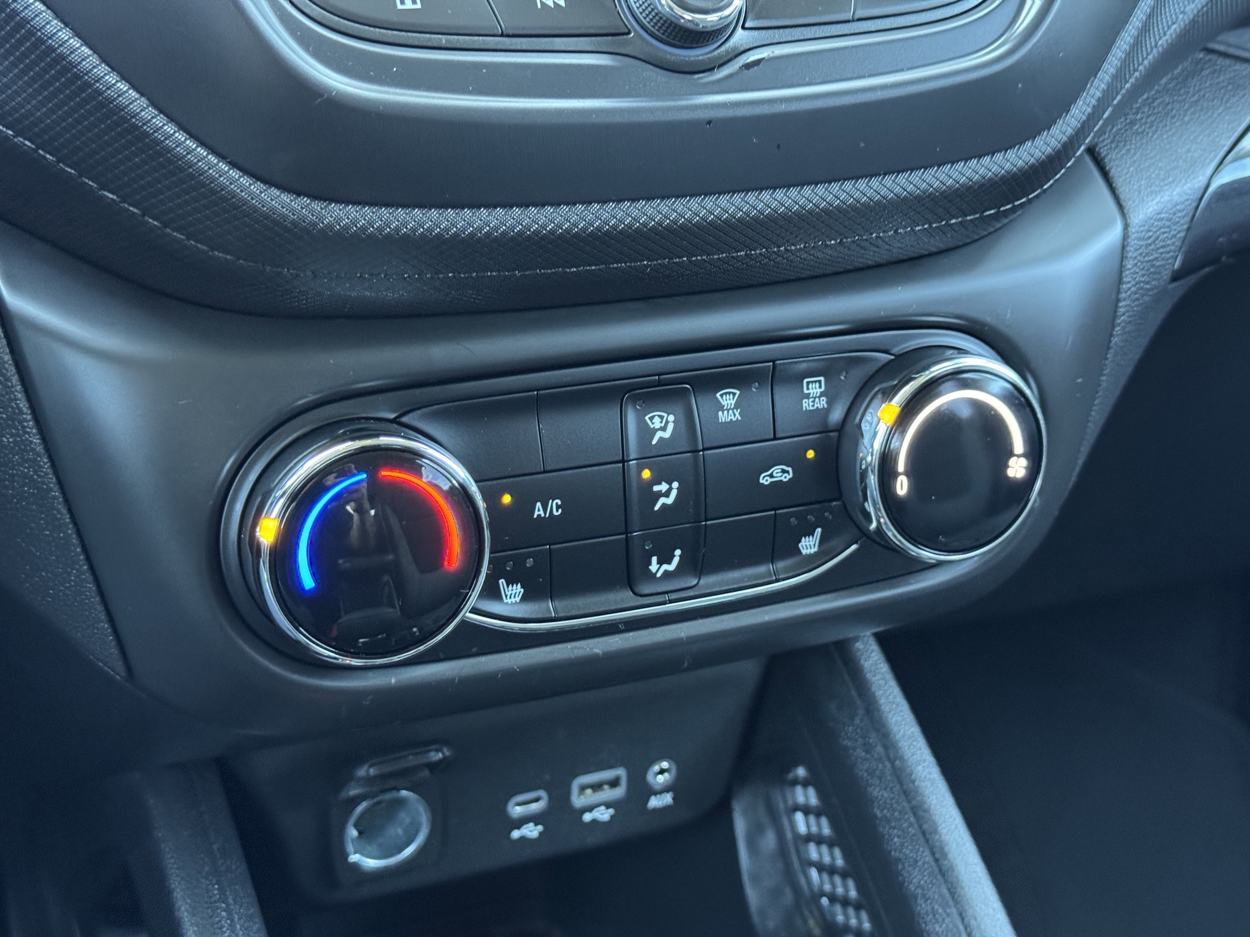 2023 Chevrolet Trailblazer LT photo 2