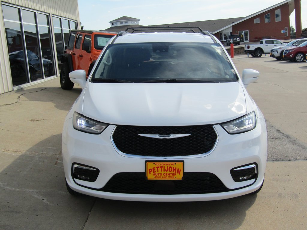 2022 Chrysler Pacifica Touring L photo 8