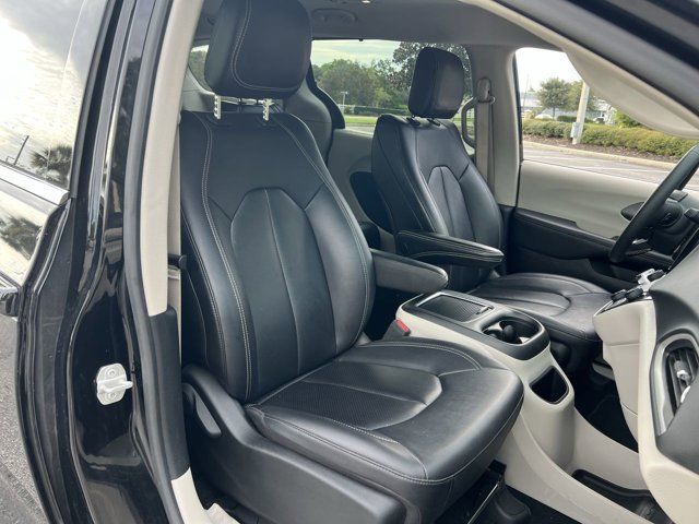 2024 Chrysler Pacifica Touring L photo 15