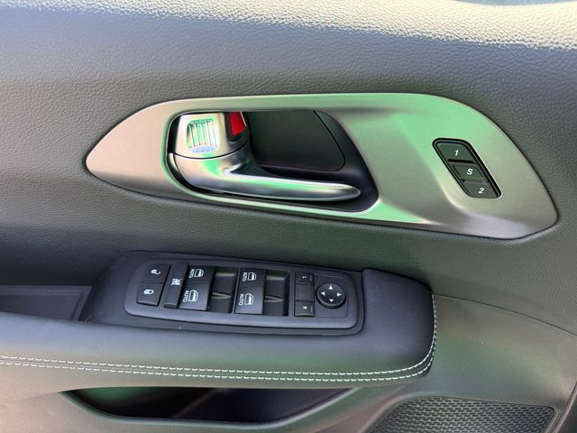 2026 Chrysler Pacifica photo 14