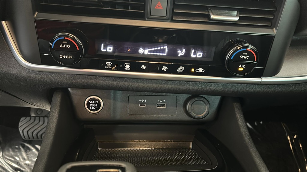 2023 Nissan Rogue SV photo 23