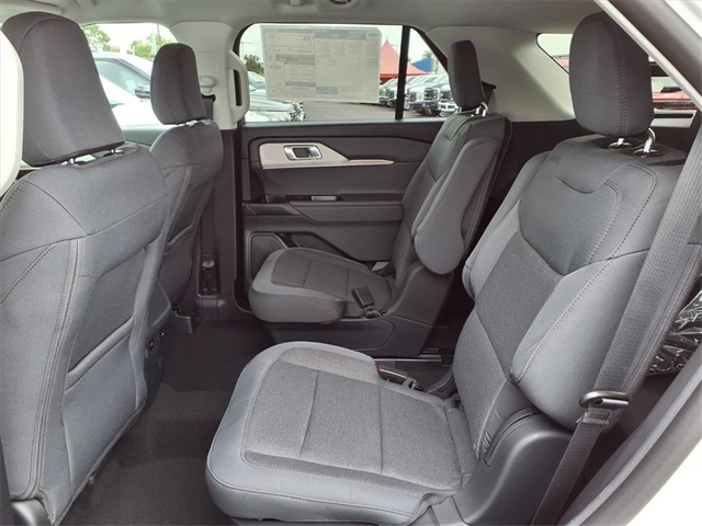 2025 Ford Explorer photo 6